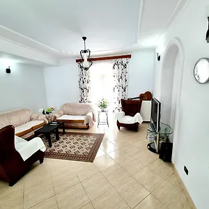 https://luckyshine-hostel.albaniahotels.org
